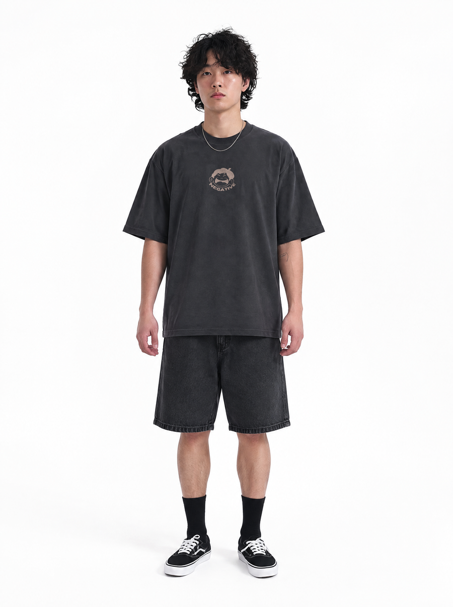 Delulu tee charcoal, front view, on model
